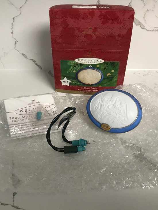 Hallmark Keepsake Ornament Blessed Family with Light Magic Cord 2003 NIB - Picture 5 of 7